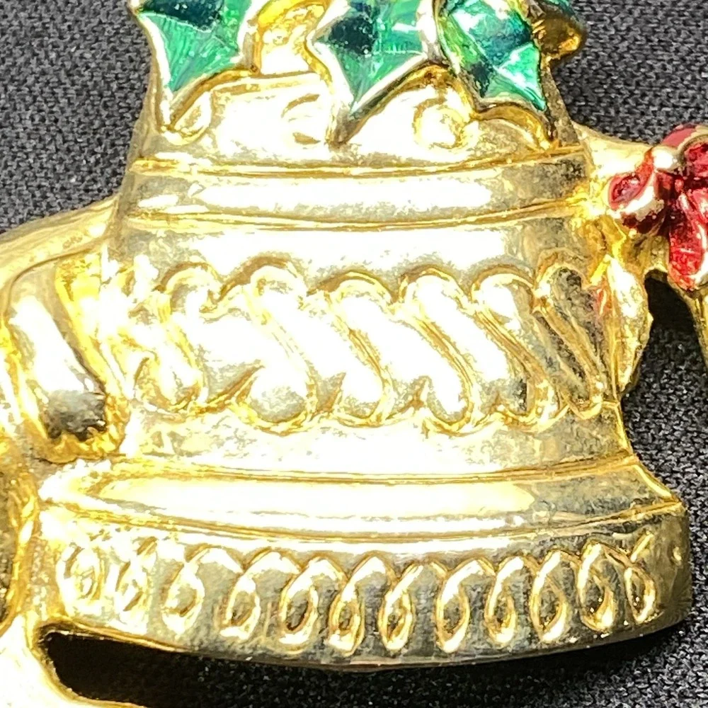 Gold Tone Enamel‎ Christmas Brooch Pin Green Red Cat Holly Christmas Festive Pin